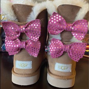 Girls Uggs with beautiful bows like new